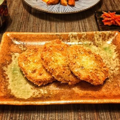 れんこんはさみ焼きはよく作るのですが、このようにパン粉をつけて揚げたのは初めて！こちらの方が食べ応えがあって家族も箸が進んでいました♪